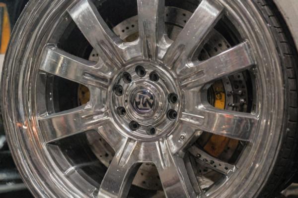 Aluminum wheel polishing