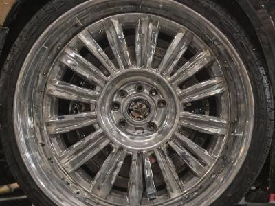 Aluminum wheel polishing